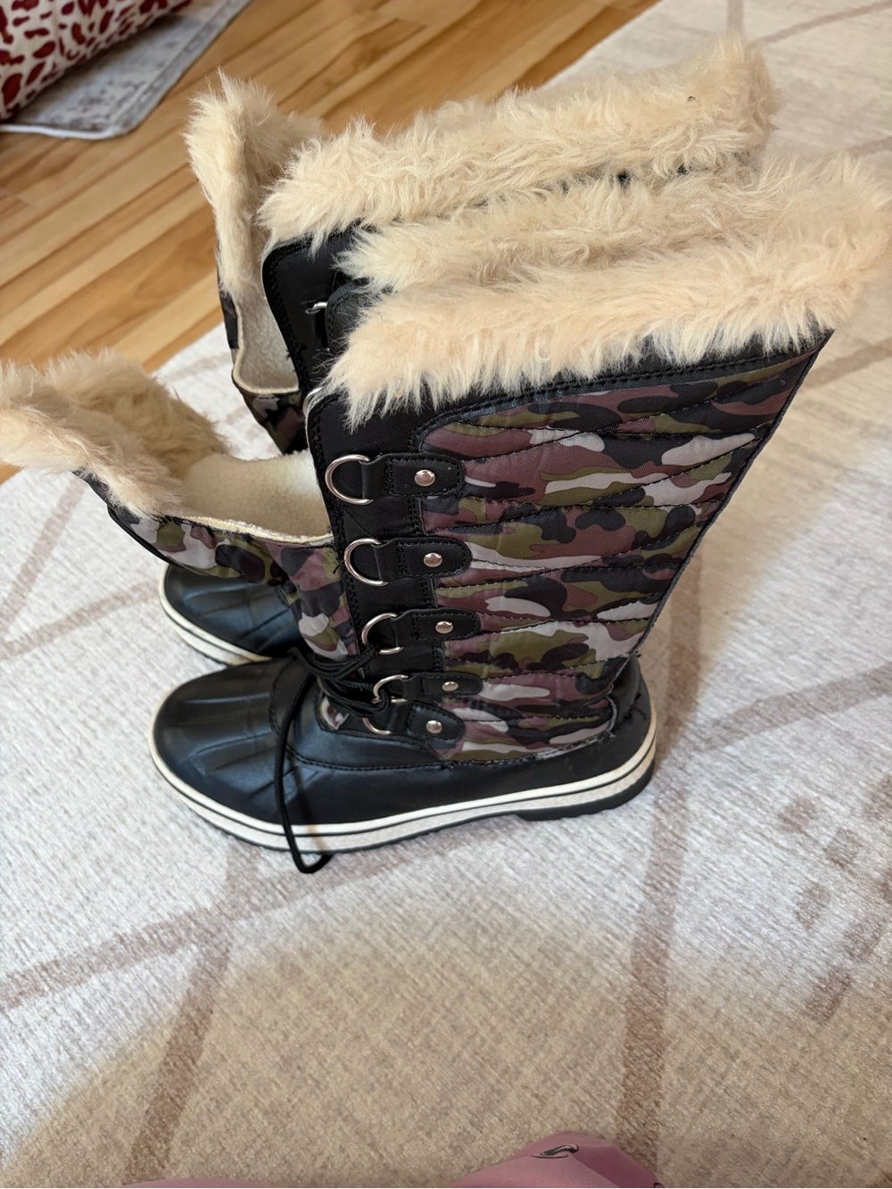 Women's Lace-Up Winter Boots with Faux Fur - Camo/Black never been worn
